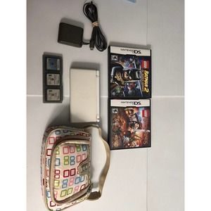 Nintendo DS Lite in White gaming bundle